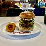 REDS' BURGER DINER - RED'sバーガー＋アボガド&オニオンリング＆ドリンク　1,900円