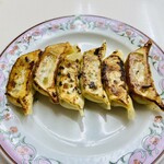 Gyoza no Osho Senrioka Ten - にんにく激増し餃子319円、確かにノーマルよりニンニクがガツンと来る。翌日に仕事が無ければコレがイイかも。いつもより皮が美味しく感じる。コチラで生餃子をよくお持ち帰りしてる。