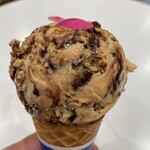 Thirty-One Ice Cream Ionmo-Ru Sapporo Hassamuten - シングル レギュラー コーンで
                        ジャモカアーモンドファッジ