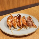 New Taishu Izakaya Sanzou Ikebukuro Geijutsugekijomae Ten - 和牛餃子