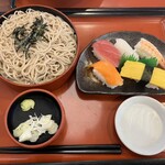 和風レストランまるまつ - ざるそば　すし5貫ランチ