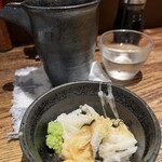 地酒処 味の助 - お通しと片口の陸奥八仙