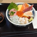 Inase An Ionmoru Narita Ten - 上海鮮丼