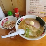 Jidori Chuka Soba Yoshihide - 限定塩バターラーメン850円 鶏油ライス300円