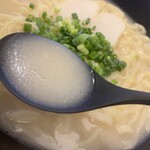 Okinawa Soba Dining DOKO DOKO - スープはコクがありいただきやすいです