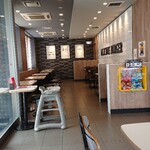 McDonald's Ichihara Aoyanagi Ten - レジからトイレ方面です。