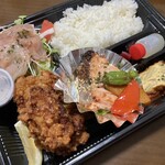 Cafe & Kitchen Matsukichi - 唐揚げ・塩麹サーモン弁当