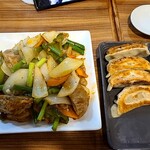 Gyoza no Takara Kodenmachoten - ホルモンにんにく炒め&焼き餃子