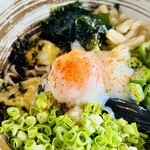 Soba Dokoro Sakura - ぶっかけおろしそば
      一味のかかった温泉玉子