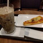 ST-MARC CAFE Sapporurutorowaten - ほうじ茶ラテとじゃがバタパイ