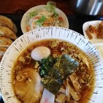 カモメ - 料理写真:ラーメン餃子半ライスセット