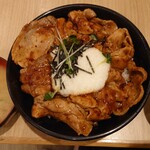 伝説のすた丼屋 - 肉盛北海道月見すた丼 980円