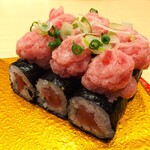 Cho Gourmet Kaiten Sushi Musashimaru Kosai Ten - シェアロール鉄火ネギトロ（420円）