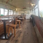 Bistro Maru - お昼には満席の車内