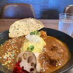 CurryJamJam - よくばりカレー(右がチキンで左が甘口)