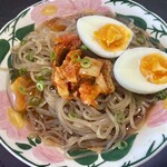 Kimchi no Sato Ootsu Honten - 冷麺。玉子とネギは家にあったものです。