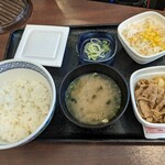 Yoshinoya Akabane Higashiguchi Ten - 納豆牛小鉢定食