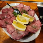 Yakiniku Horumon Mansen - 塩タン3人前