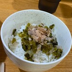 Setouchi Chuka Soba Ittenbari - 高菜ごはん小100円　本枯れ節薄削り乗せ　高菜は炒めず所謂漬物そのまま