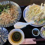 そば亭 瀬左衛門 - つるり納豆にら蕎麦とごぼう天