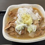 Drive-in Toyoyama - もつ煮　センターにはニンニクではなく生姜。ニオイの心配はありませんよ。