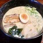 Ramen Hongotei Efu Shichikusa Ten - 白湯らーめん チャーシュー１枚