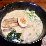 Ramen Hongotei Efu Shichikusa Ten - 白湯らーめん チャーシュー１枚