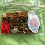 Yocchan Yakisoba - やきそば小(2.3玉)  440円　　目玉焼き　50円