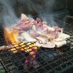 Matsu Katsu - 旨みたっぷりなもも肉を皮と一緒に炭火で一気に焼き上げます。味・ボリューム共に満点！