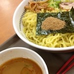 スガキヤ - 豚骨醤油つけめん
            490円
            美味しいけど
            普通のラーメンすれば
            よかったかな(^^)