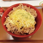 Sukiya Nijusan Go Tsukuri Manakayama Ten - とろ〜り3種のチーズ牛丼 メガ盛り