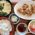 More - 唐揚げ定食✨全体的にもの凄いボリューム✨