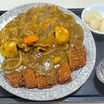 藤弥 - カレーは具沢山で300g位あり