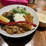 武者麺 - まぜそば950円（仕上げめし付き）