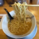 Ramen Yatai Bone - 麺は中太麺　あまりスープに絡まなく小麦感が強く感じました。