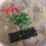 折尾一番 - ザ・豚骨ラーメンというようなルックス？