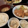 Katsu no Mise Hana - 中身。のえびとん定食。うの花は息子ーんにスライドした。