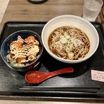 Tsuke Soba Sakaba Jururi Akasaka Ten - ミニ唐揚げ丼セット830円、かけそば