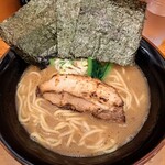 Menya Tatsu Daitoku Ten - 豚骨醤油ラーメン（大盛り）