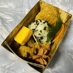 Onigiri Sansui - 「唐揚げバスケット」220円税込み♫、おにぎりは「わかめ」140円税込み♫、『焼きチーズ』160円税込み♫