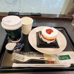 TULLY's COFFEE Nihonbashi Yuito Anekkusu Ten - ホグワーツ クリスマス ベリートライフルケーキとアイスコーヒー、940円