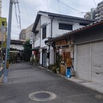 かえで - 書店街から少し入った所に在ります。