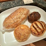 MAISON KAYSER Cafe Coredo Nihonbashi Ten - 時計回りにバタール、アールグレイとオレンジ、デリスブラン、パン・オ・フロマージュ