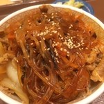 Sukiya Uji Higashi Ic Ten - チャプチェ牛丼☆
                        
                        気になってたチャプチェ！
                        甘辛春雨うまし！
                        これは、結構好きな感じ！(๑´ڡ`๑)