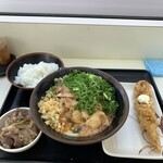 Murasaki Kakogawa Ten - ホルモンうどん、鶏天、牛皿、ご飯