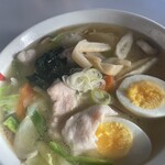 Tanukiya Shokudo - 五目ラーメンというより、広東麺に近い。今は小エビ載っていない。