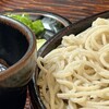 Soba Dokoro Yoshida - 細くて綺麗な蕎麦。散る星は僅かで香りはないが、コシが強くて喉越しがとてもいい。そして長い！