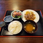 居酒や一貴 - 料理写真:刺身盛りと国産牛ステーキのランチ 1400円