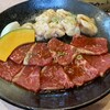 焼肉ハウス・華瑠美 - カルビ　　957円   ホルモン　638円