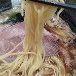 ラーメンショップ - 麺は、シャキとヌルっと